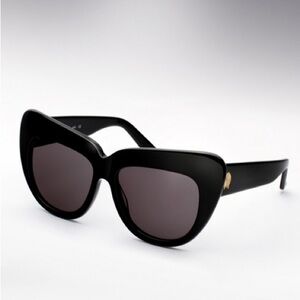 House of Harlow 1960 Black Cat-Eye Sunglasses